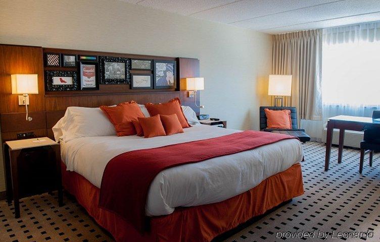 Delta Hotels By Marriott Utica Exterior photo