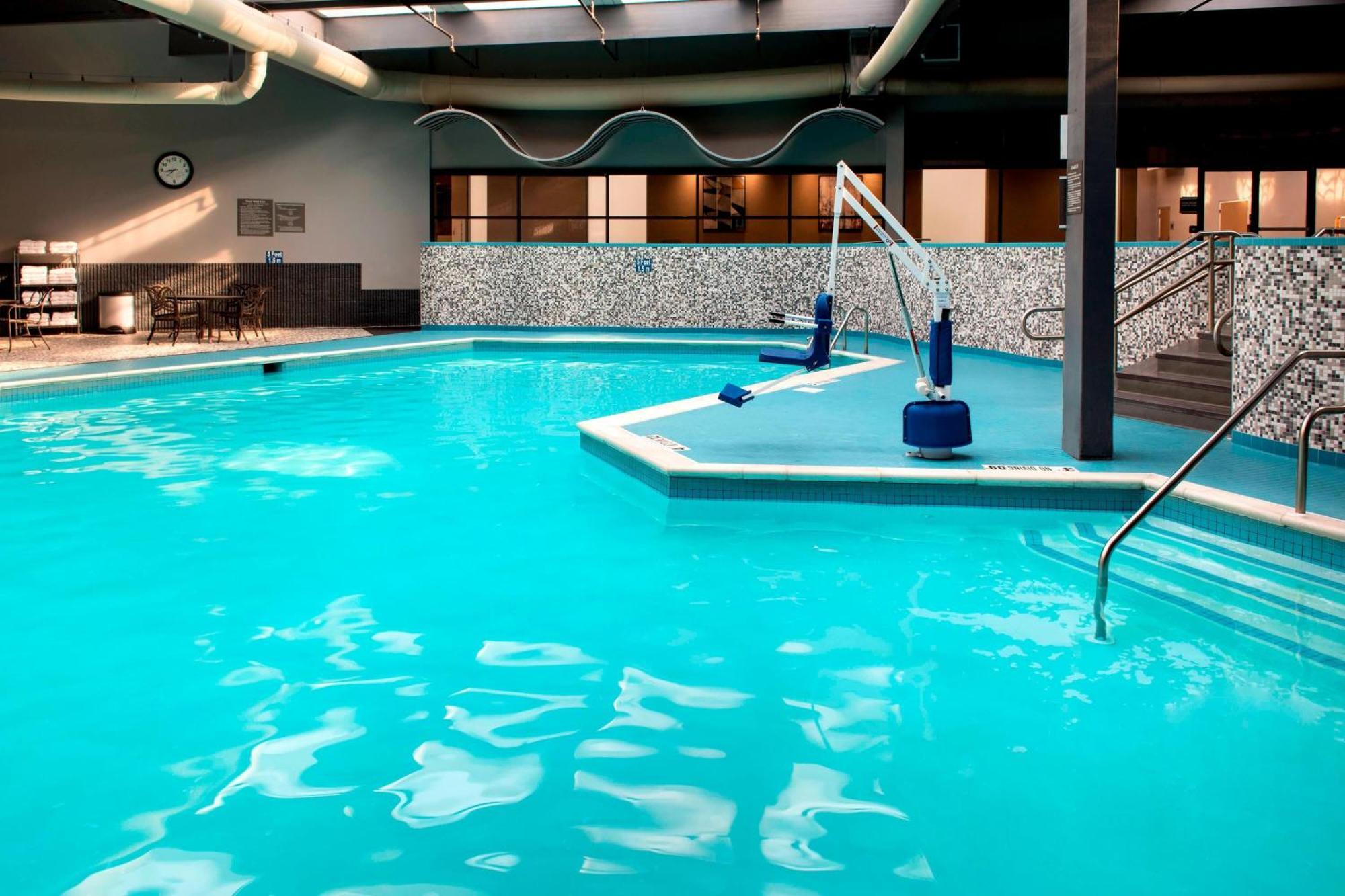 Delta Hotels By Marriott Utica Exterior photo
