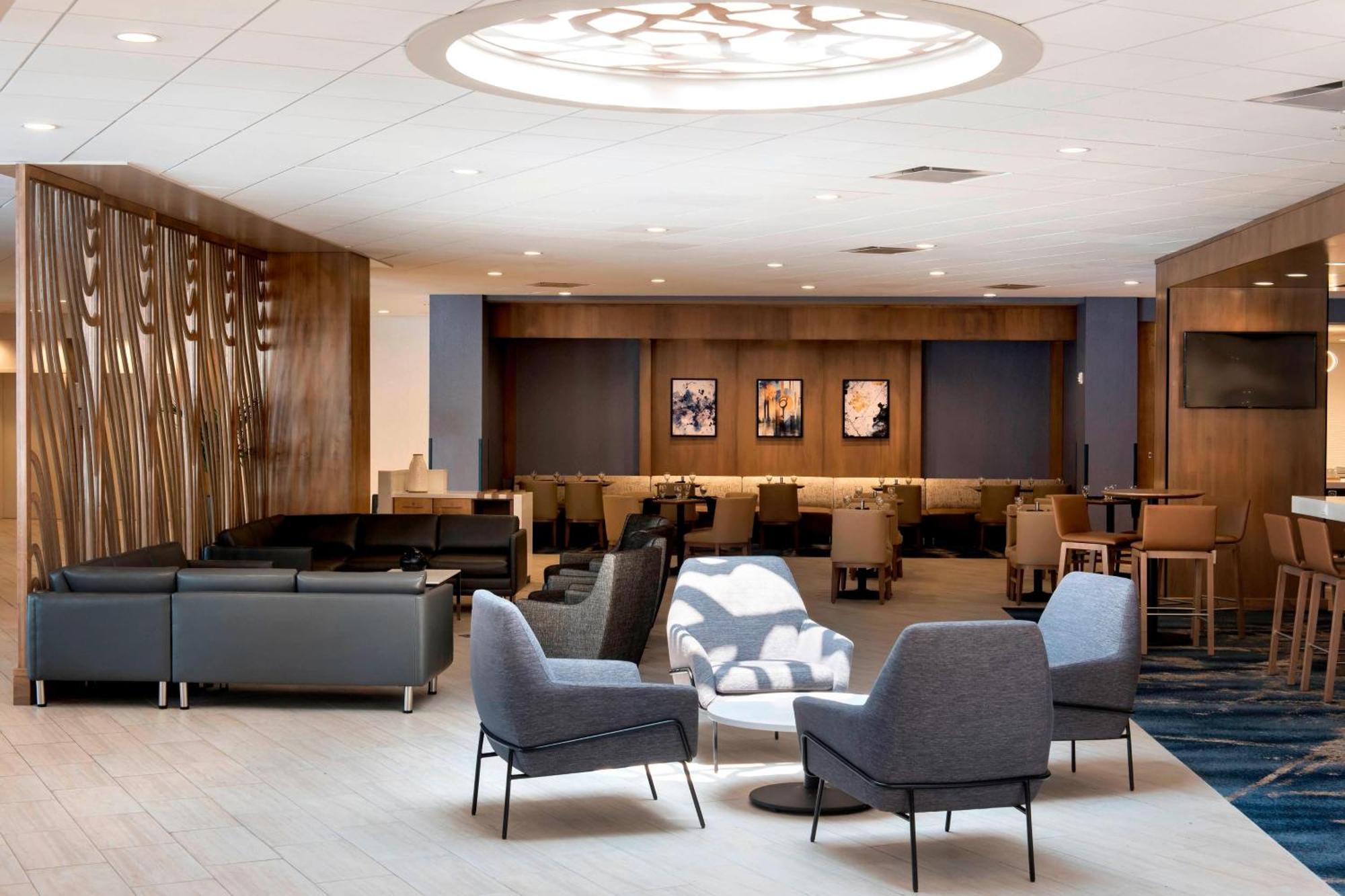 Delta Hotels By Marriott Utica Exterior photo