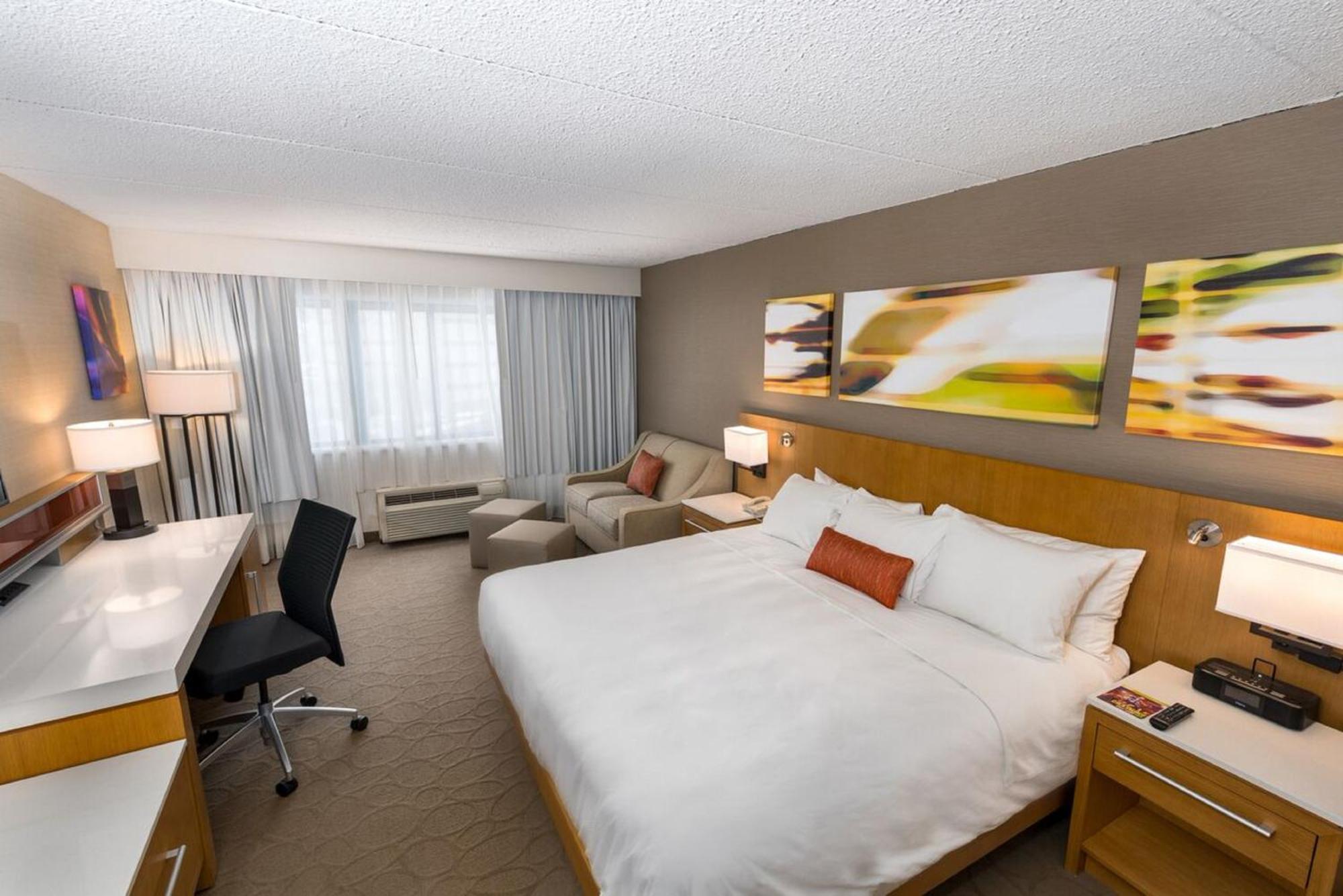 Delta Hotels By Marriott Utica Exterior photo